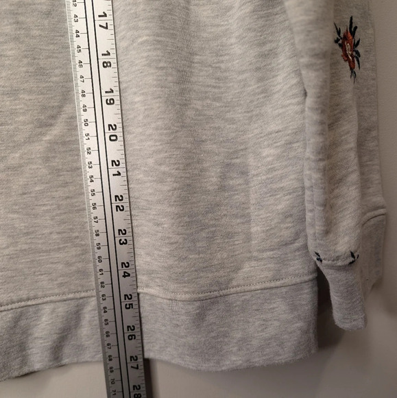 Blair Scoop Crew Neck Grey Sweatshirt Embroidered Flower Detail Women Medium - Picture 9 of 9